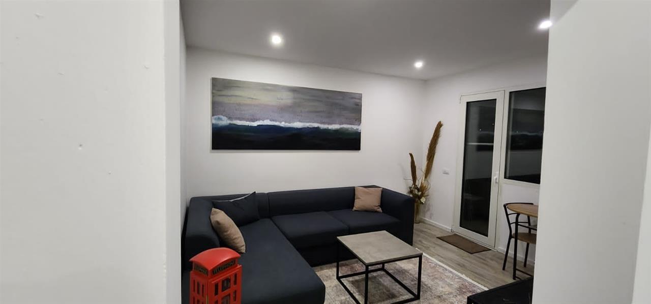 Shitet Apartament 1+1 tek Muzeumi me pamje