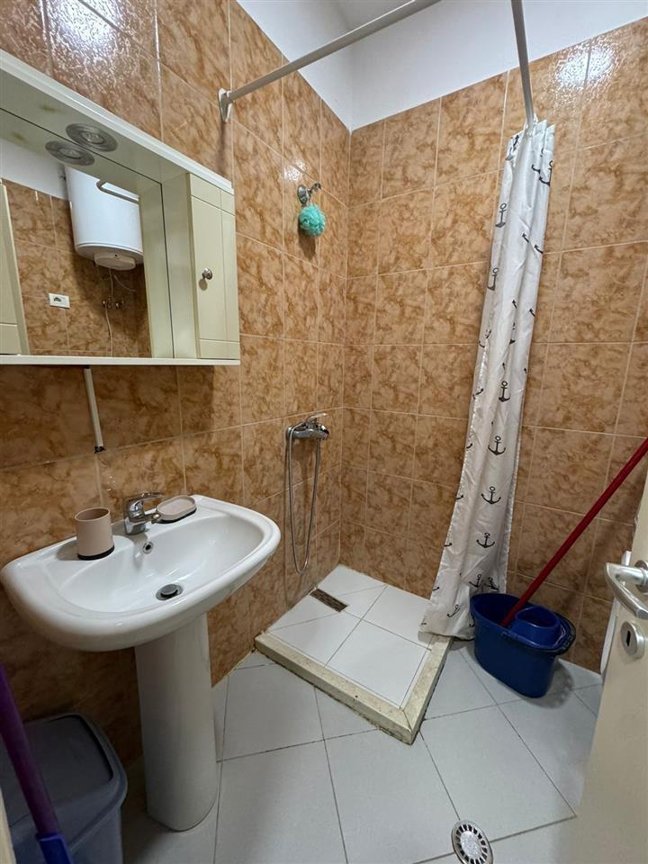 Jepet me qira apartament 1+1 me pamje nga deti