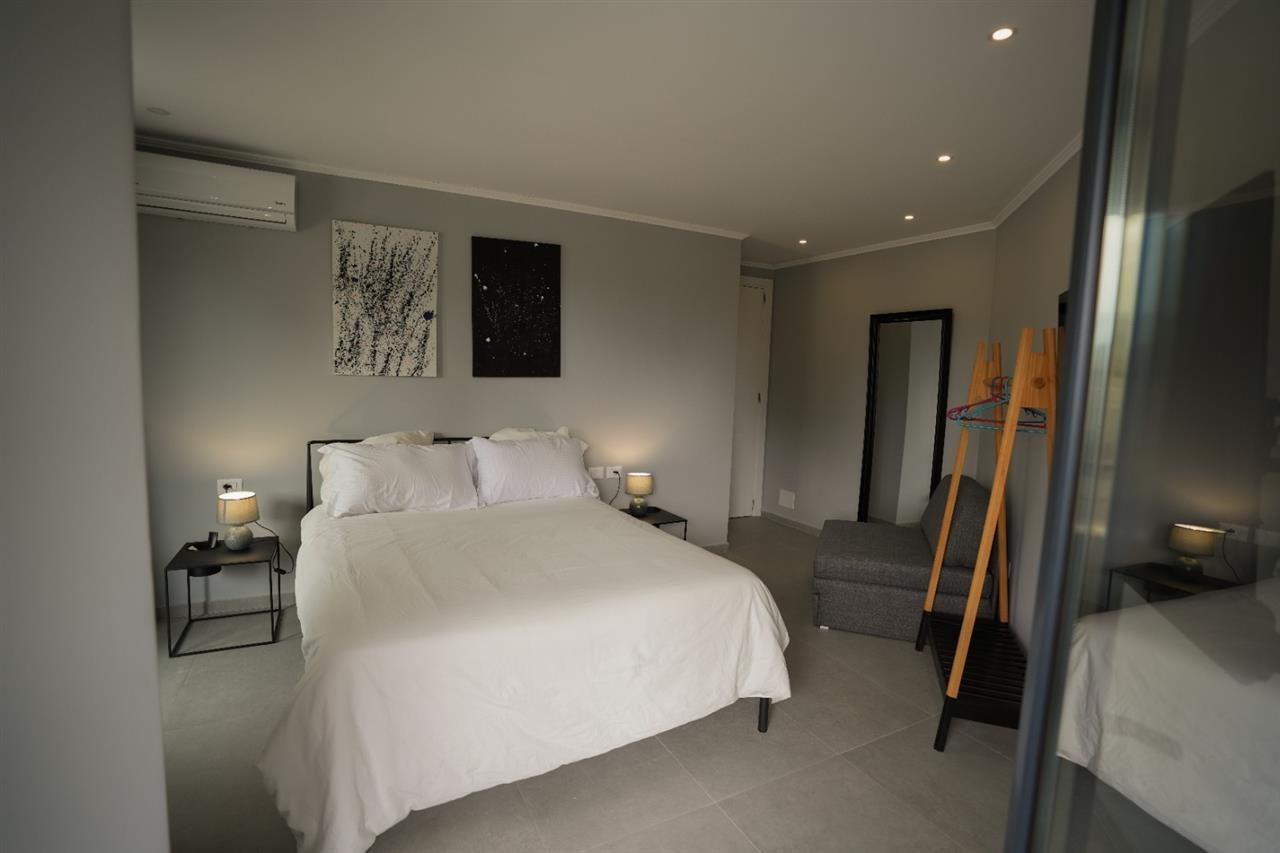 Qira| White Hill, Currila| 2+1