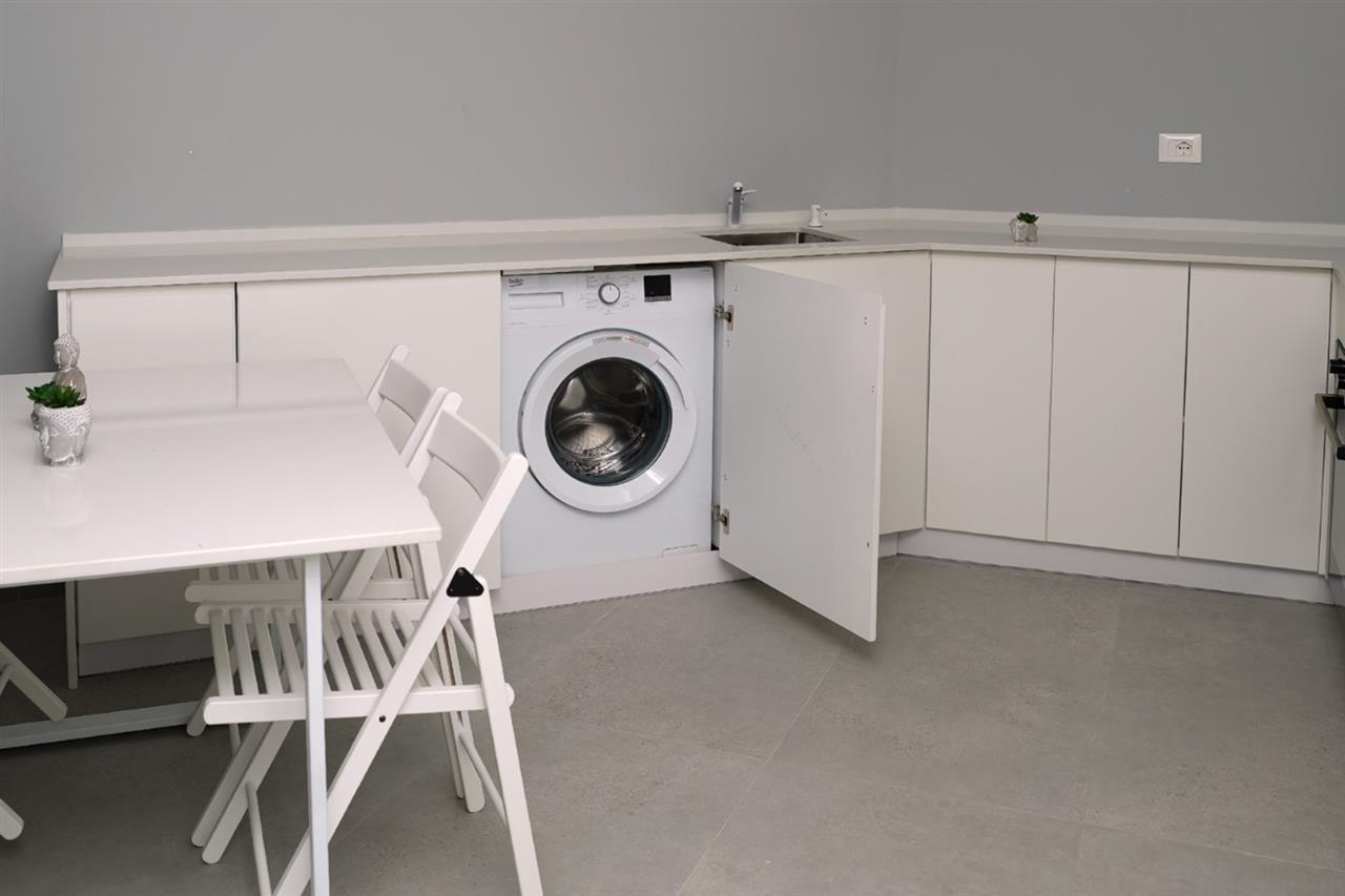 Qira| White Hill, Currila| 2+1