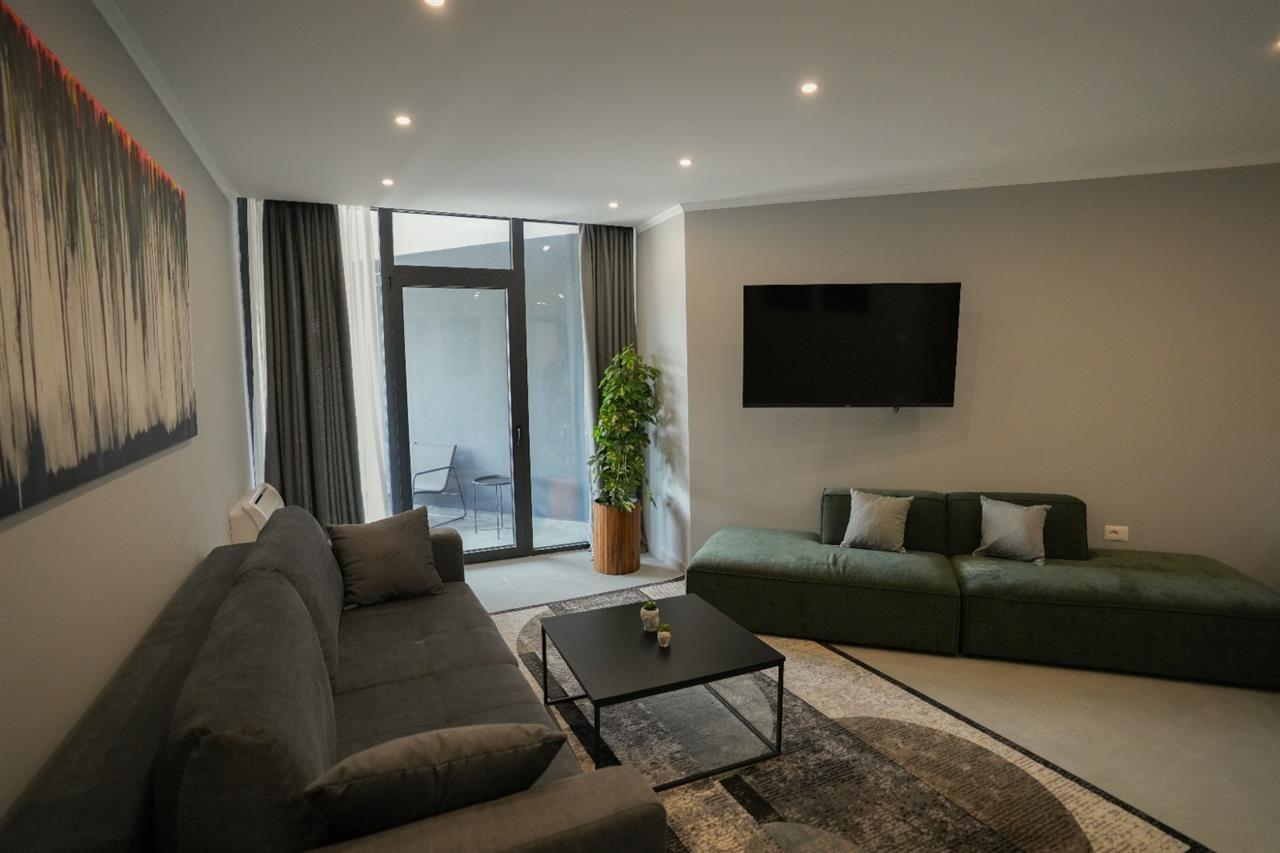 Qira| White Hill, Currila| 2+1