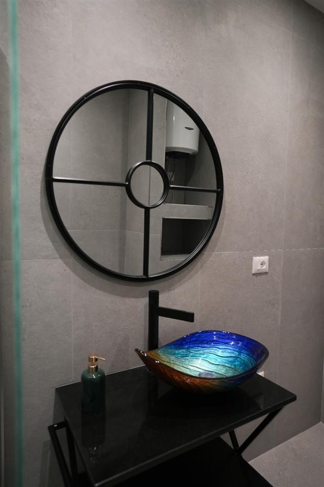 Qira| White Hill, Currila| 2+1