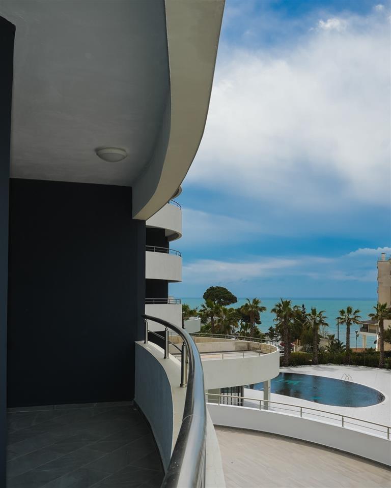 Qira| White Hill, Currila| 2+1