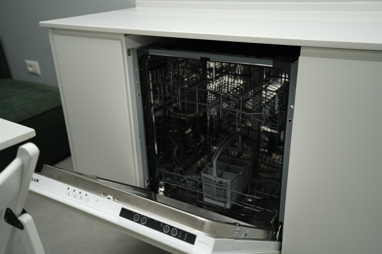 Qira| White Hill, Currila| 2+1