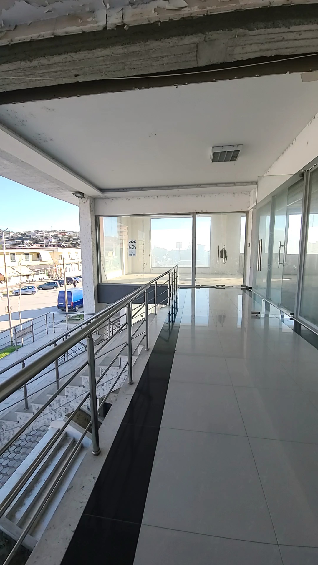 Shitet Njesi Komerciale Biznesi per Hoteleri / Air