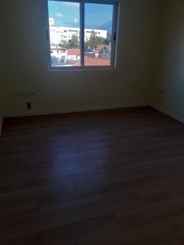 Apartament ne shitjeAli demi.