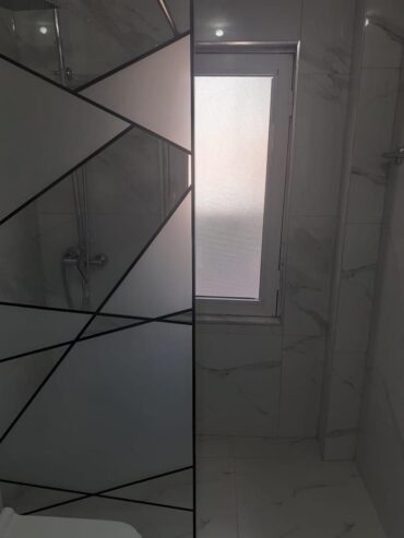 Apartament ne shitjeAli demi.