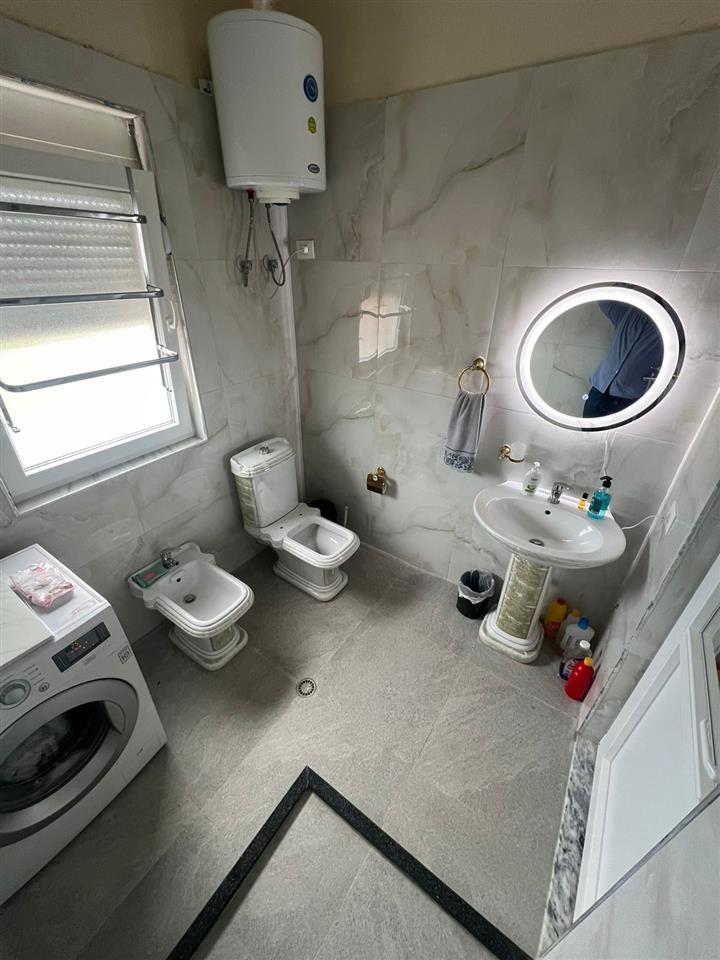 Shitet garsioniere me pamje deti