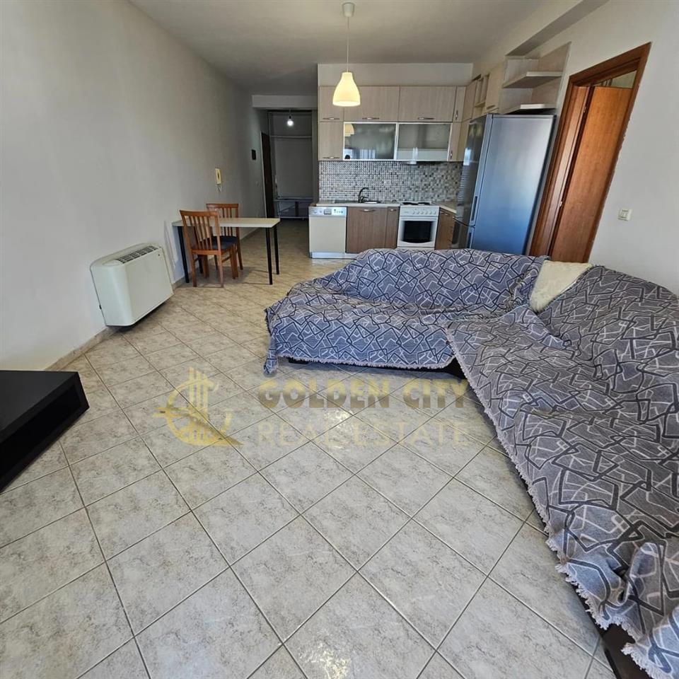 Shitet apartament 1+1