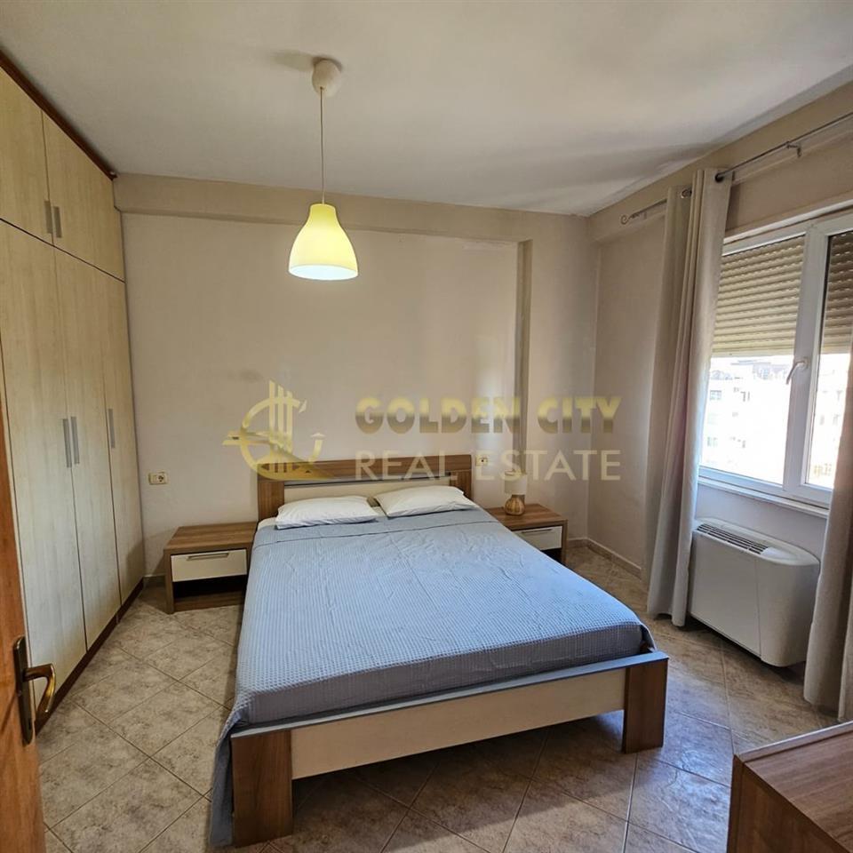Shitet apartament 1+1