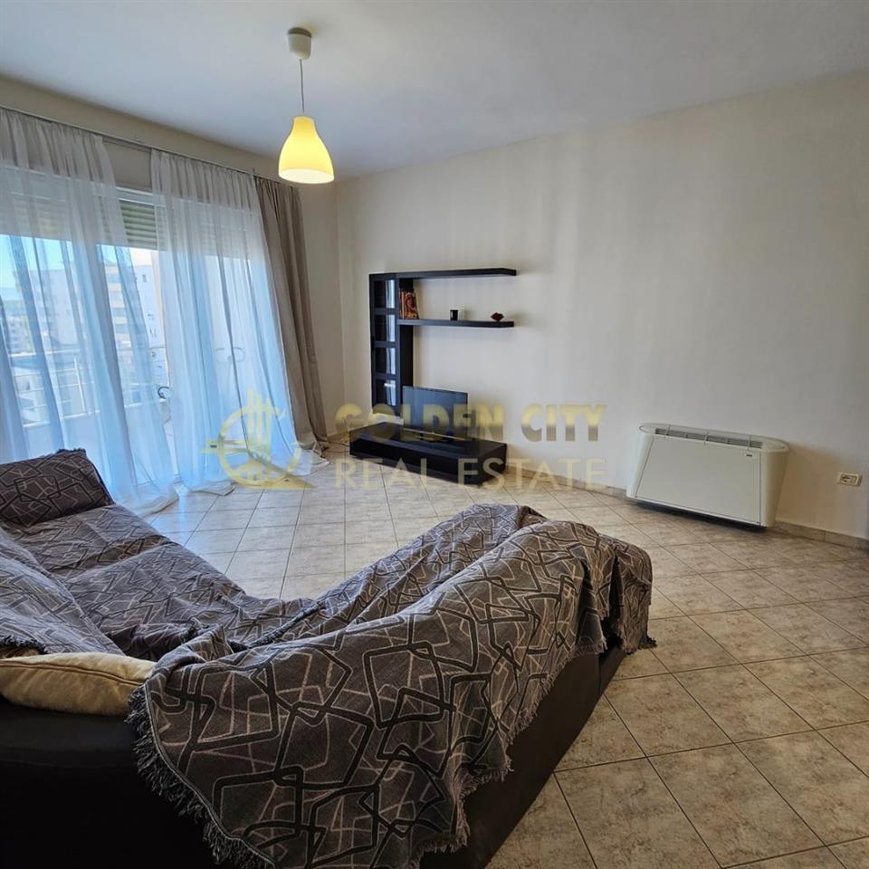 Shitet apartament 1+1