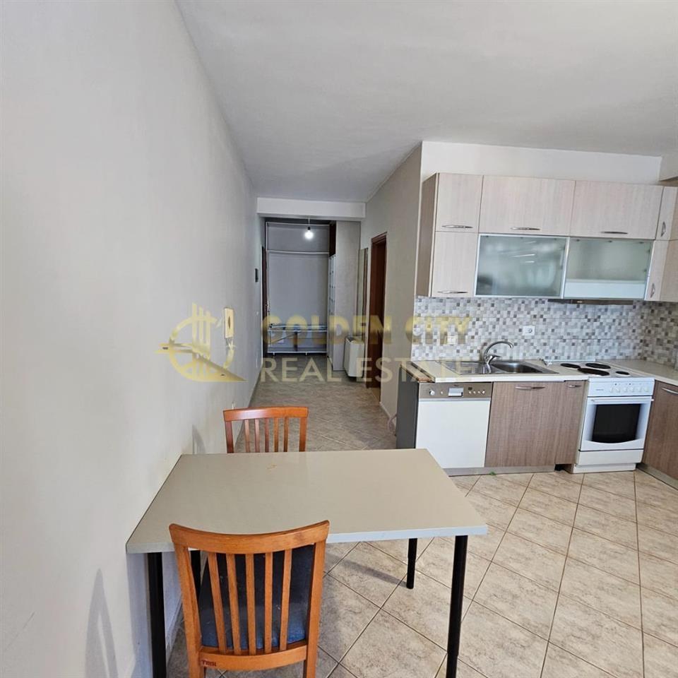 Shitet apartament 1+1