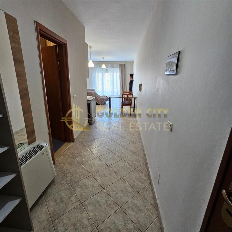 Shitet apartament 1+1