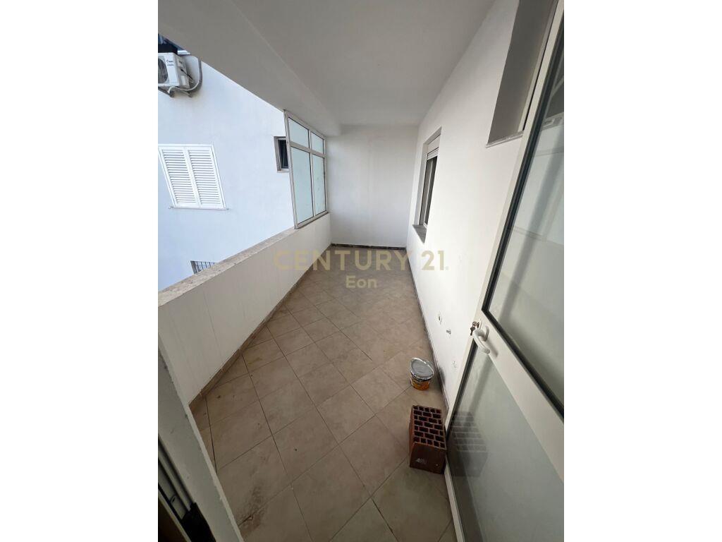 SHITET APARTAMENT 2+1 PRANE ISH -URT , DURRES !