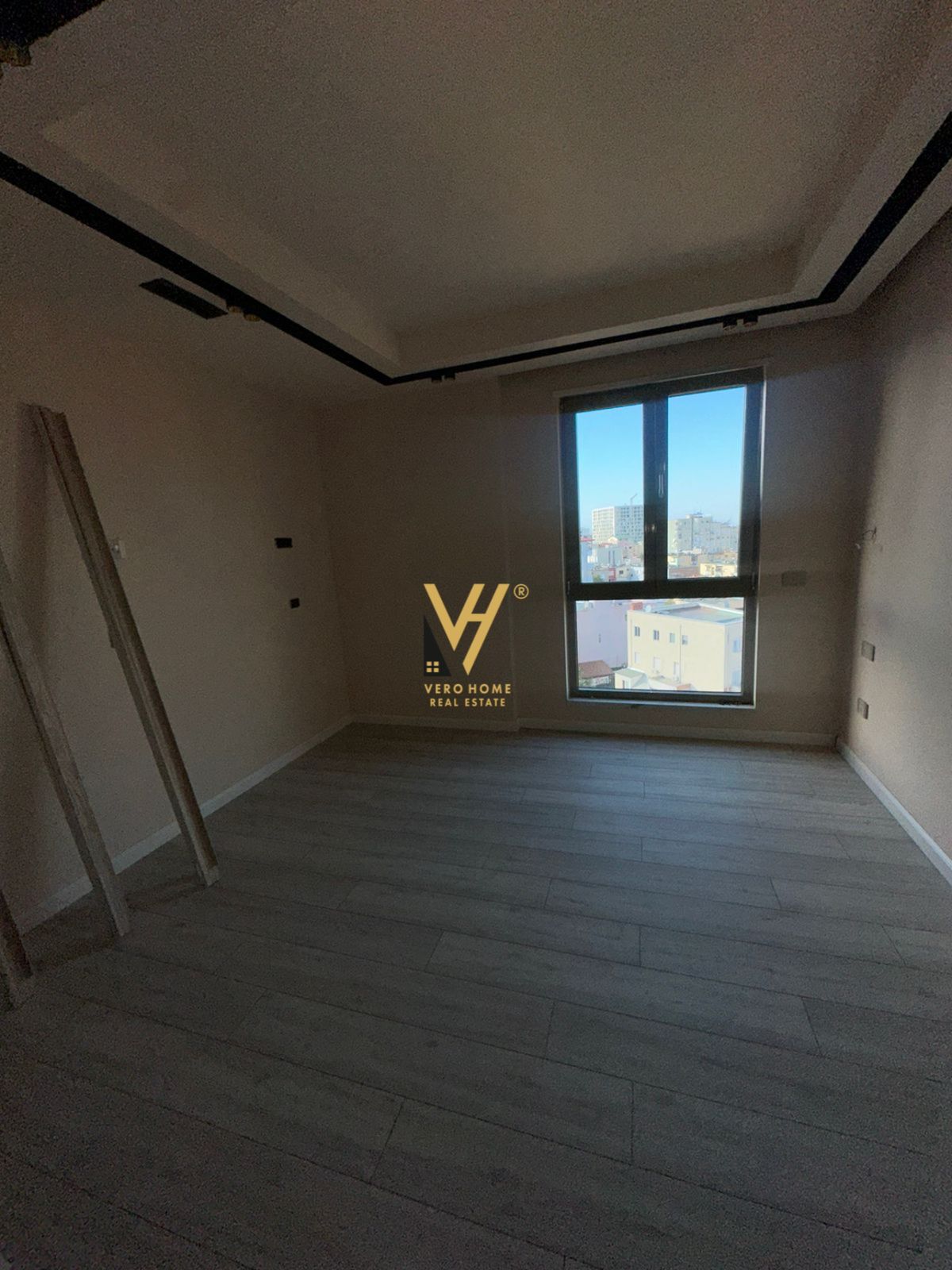 AMBIENT 110M2 TE RRUGA E KAVAJES 1.350 EURO