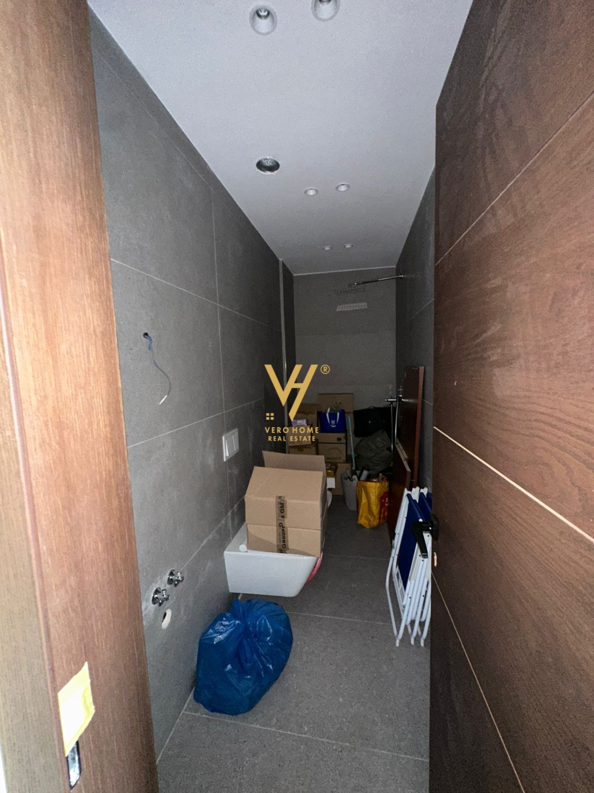 AMBIENT 110M2 TE RRUGA E KAVAJES 1.800 EURO