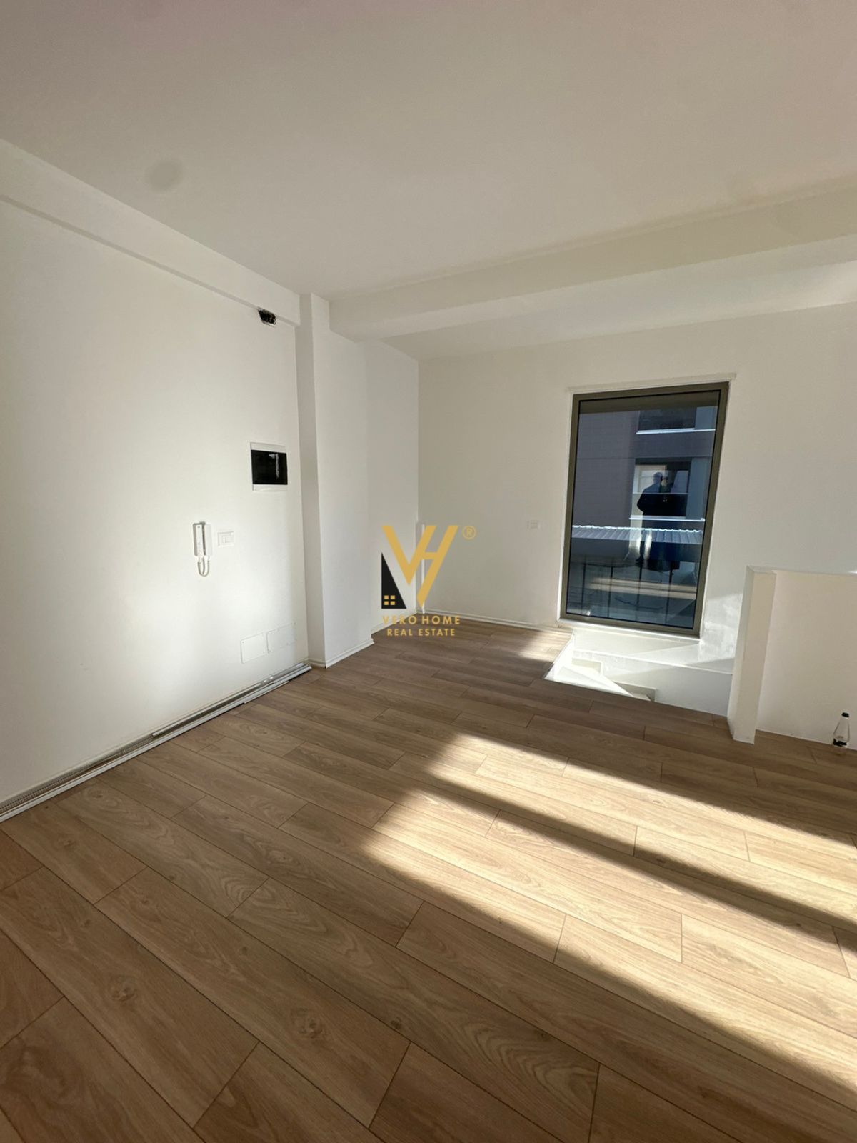 AMBIENT 150M2 TE RRUGA E KAVAJES 2.500 EURO