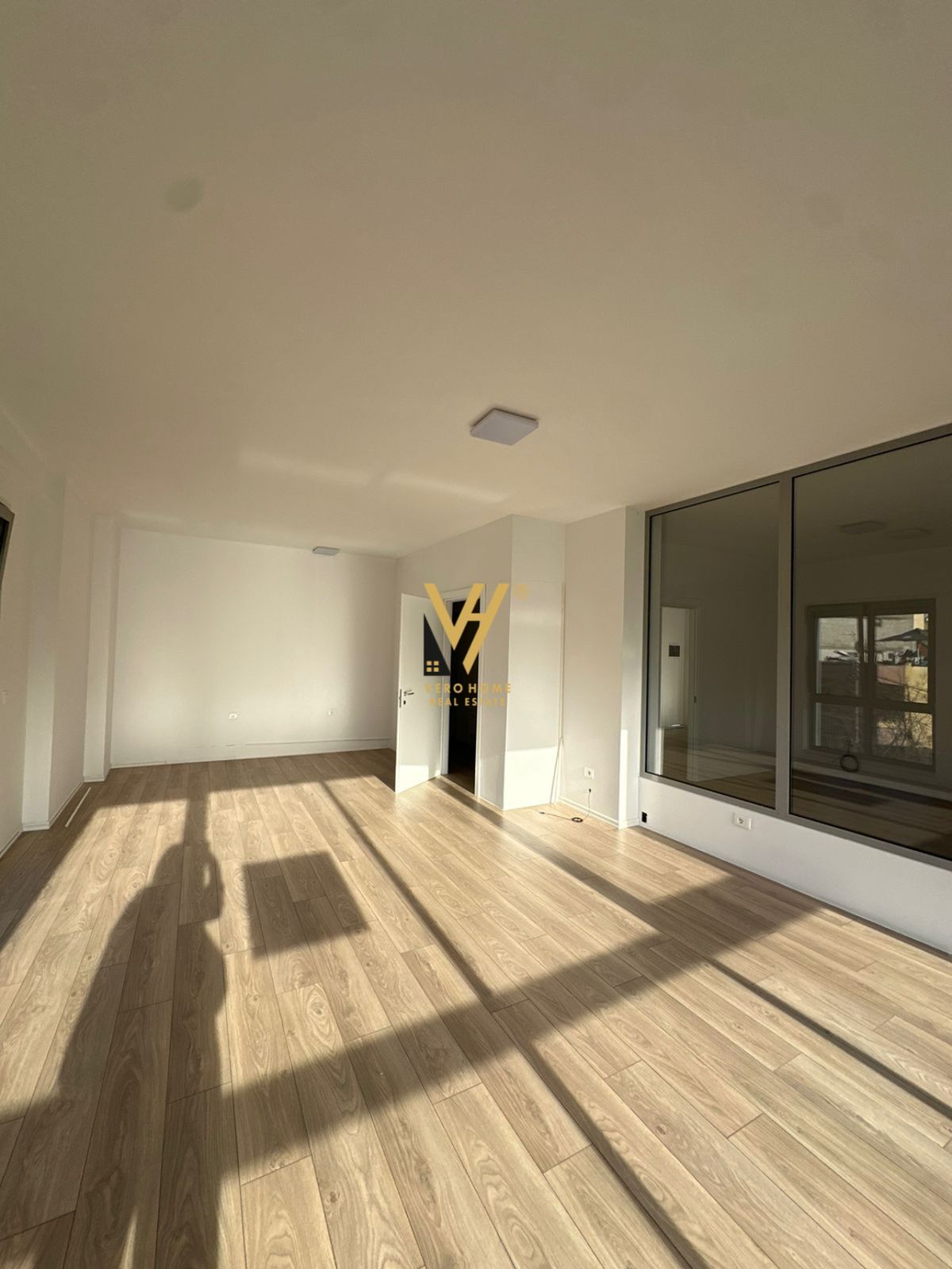 AMBIENT 150M2 TE RRUGA E KAVAJES 2.500 EURO