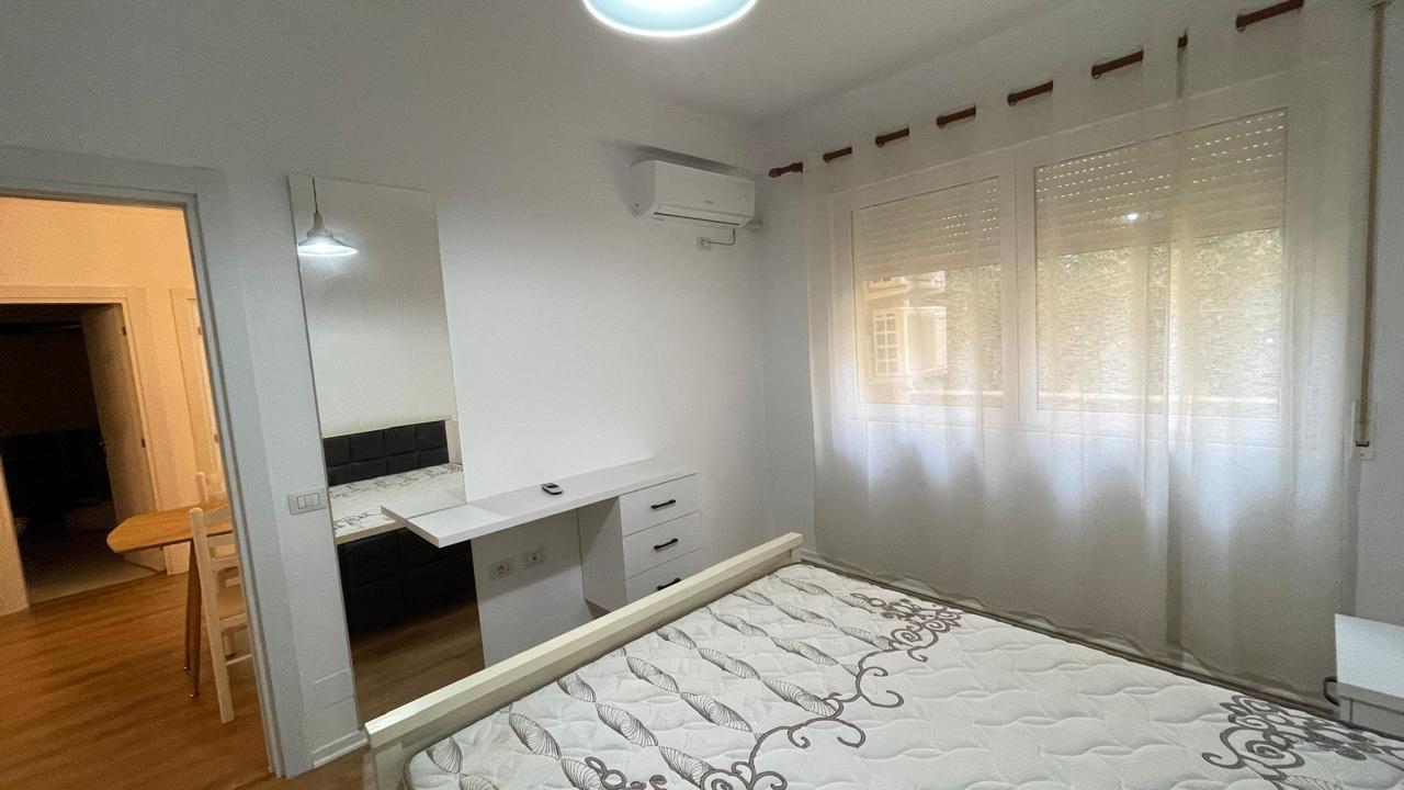 Apartament 2+1+ Parkim me Qera, te Kodra e Diellit 800 Euro