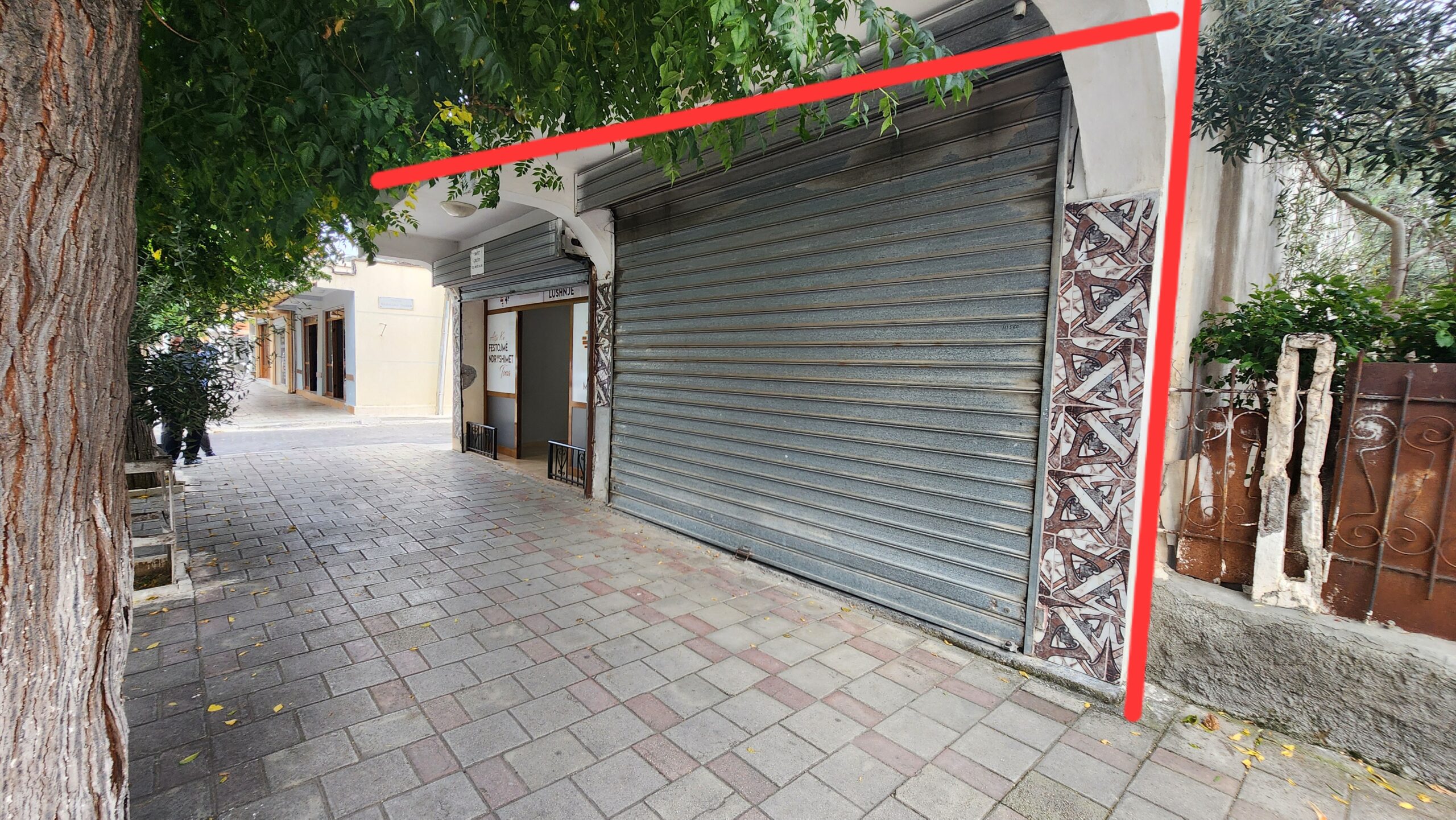 Shitet Shtepi dhe Ambient Komercial