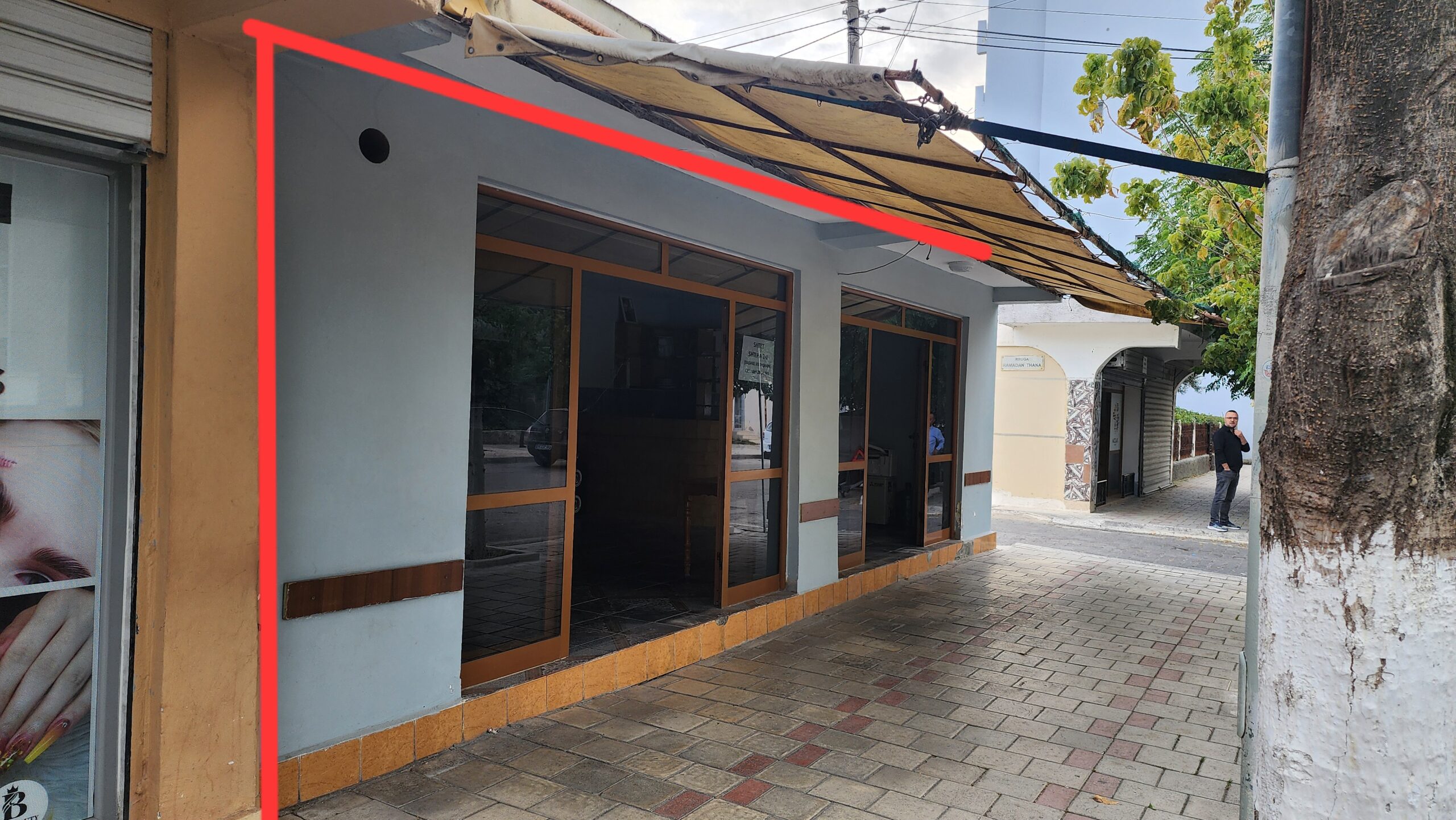 Shitet Shtepi dhe Ambient Komercial