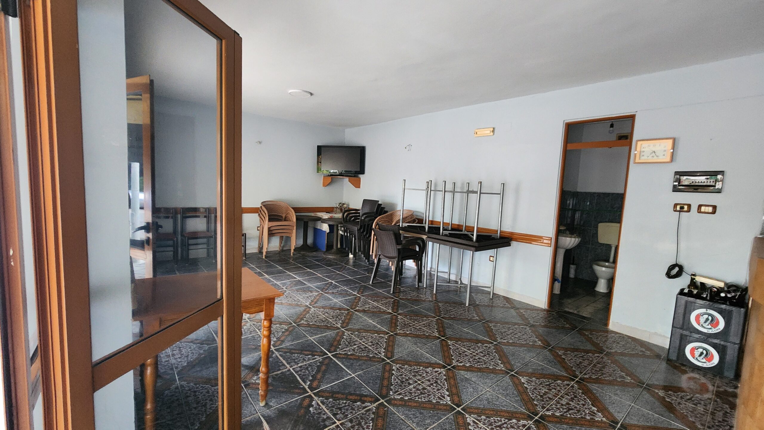 Shitet Shtepi dhe Ambient Komercial