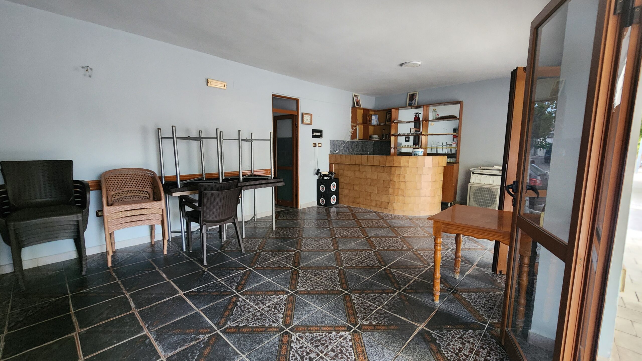 Shitet Shtepi dhe Ambient Komercial