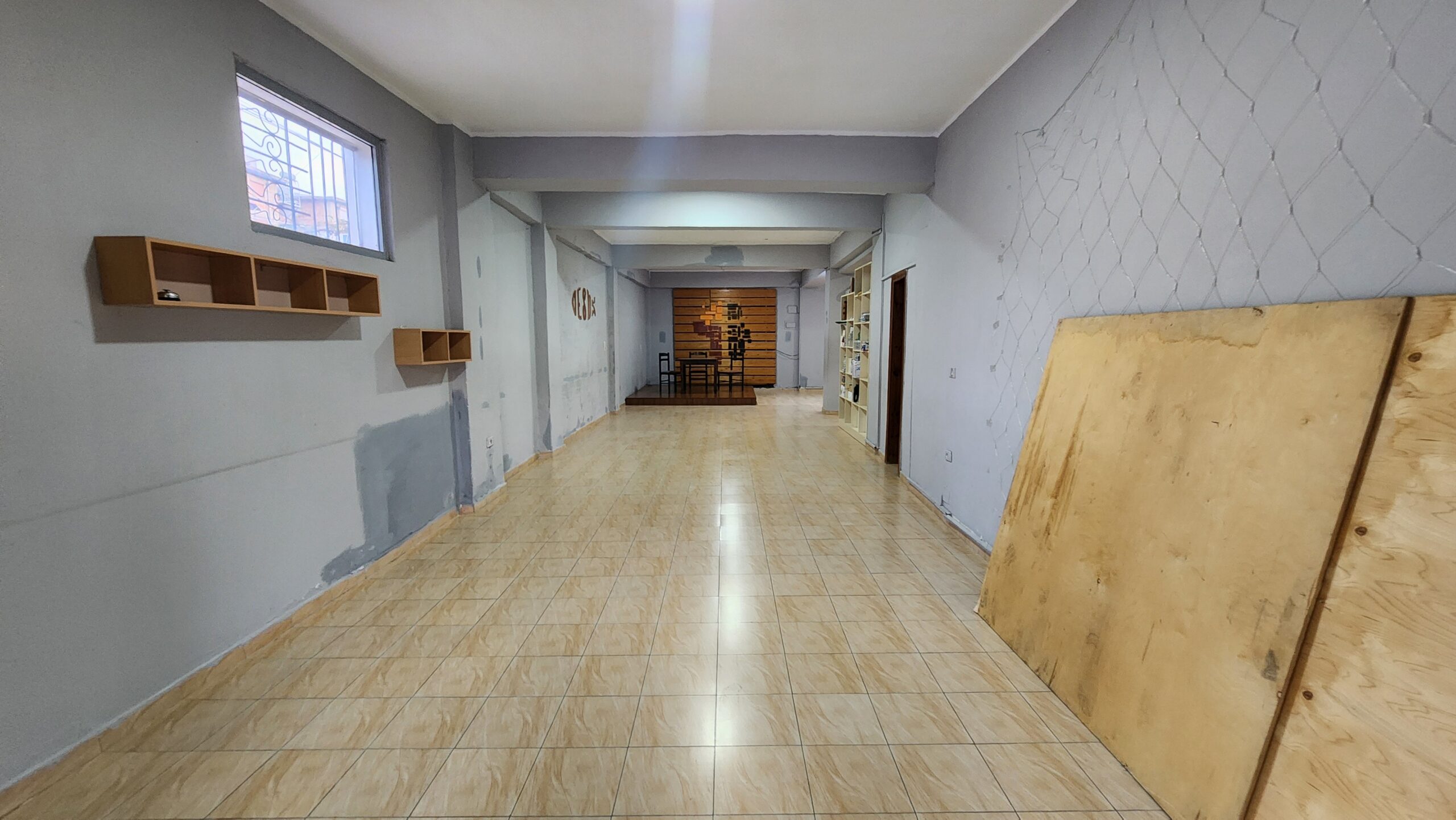 Shitet Shtepi dhe Ambient Komercial