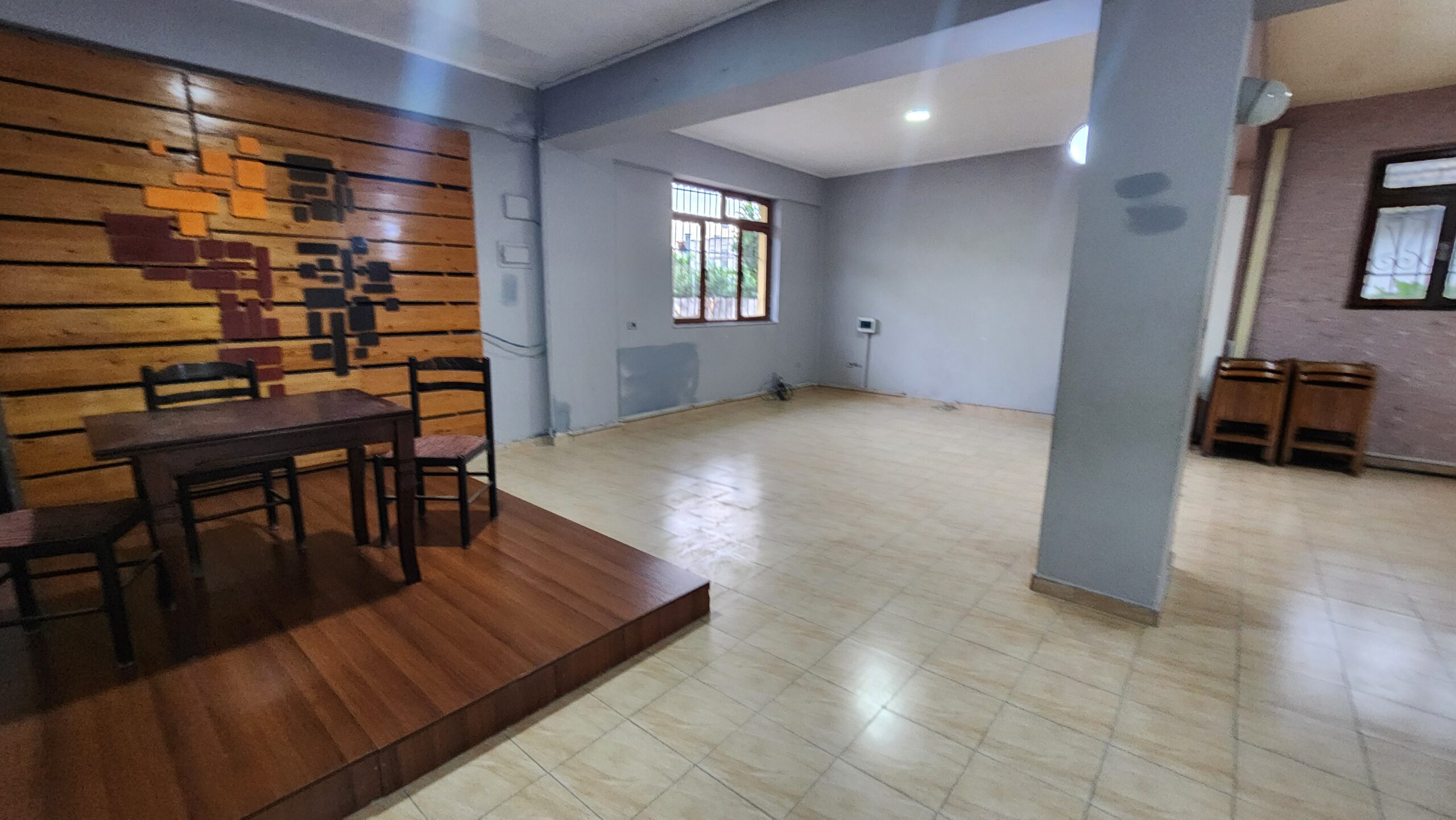 Shitet Shtepi dhe Ambient Komercial