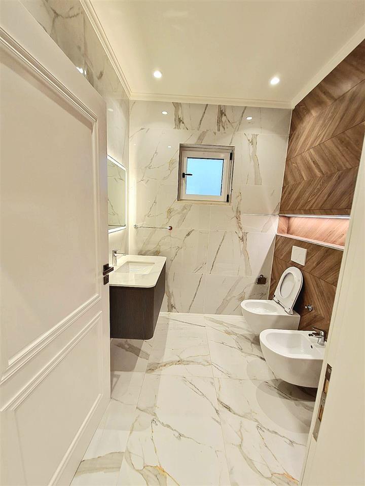 Vila luksoze,5 km nga plazhi Qerretit