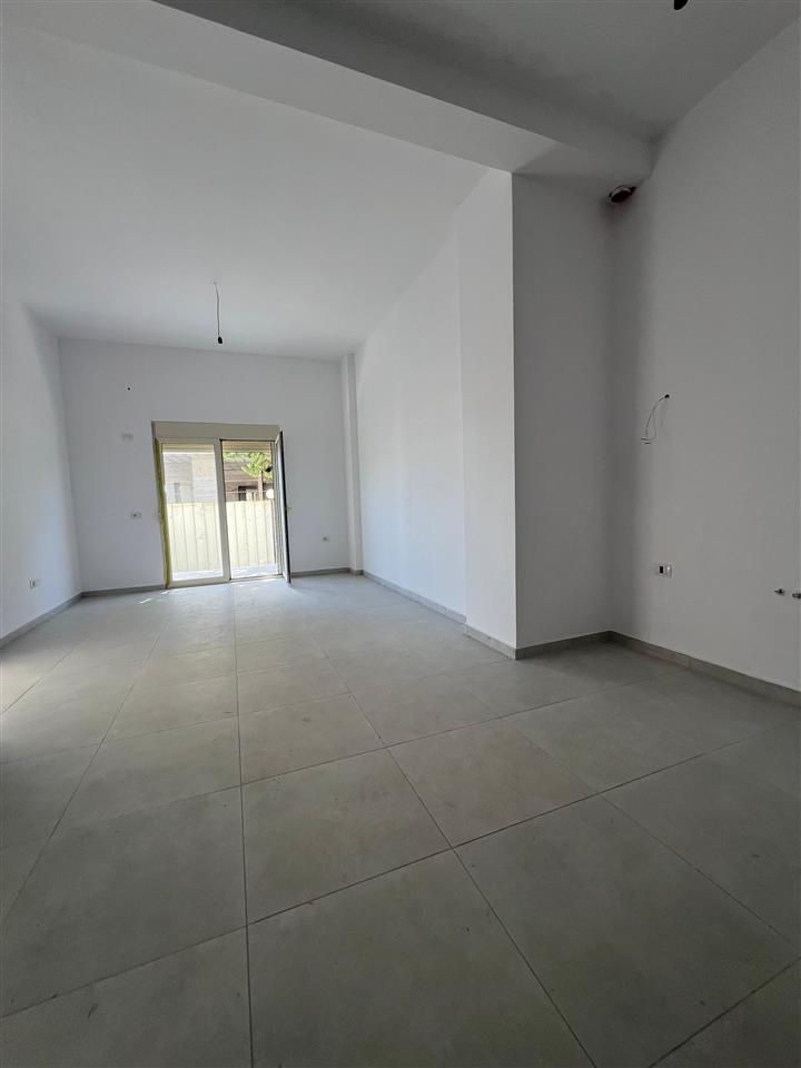 Shitet 1+1 me oborr| Golem| 150 m nga deti