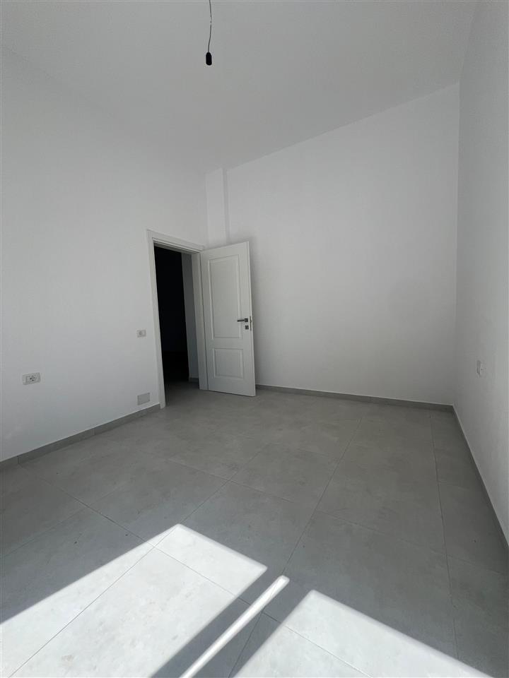 Shitet 1+1 me oborr| Golem| 150 m nga deti