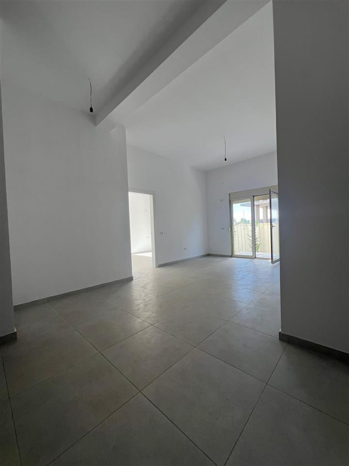 Shitet 1+1 me oborr| Golem| 150 m nga deti