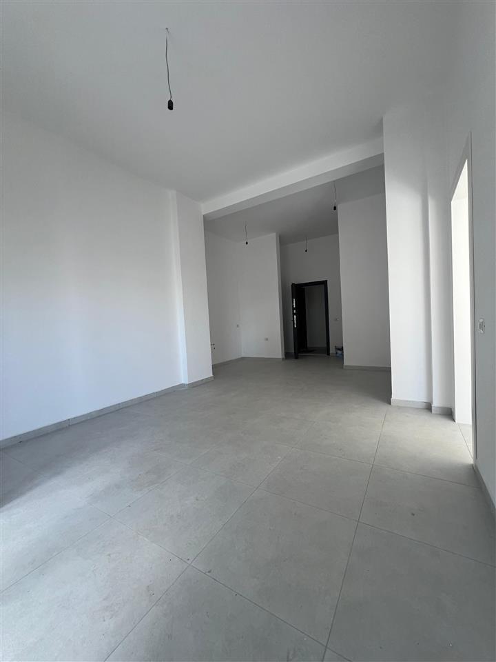 Shitet 1+1 me oborr| Golem| 150 m nga deti