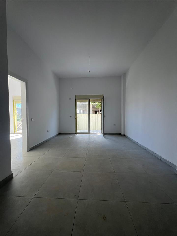 Shitet 1+1 me oborr| Golem| 150 m nga deti