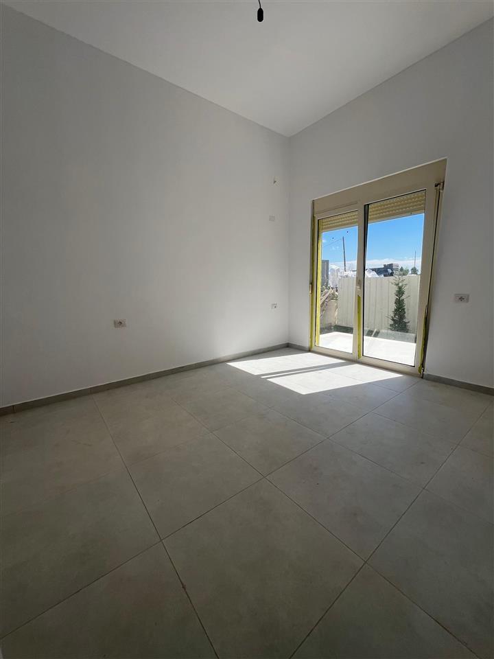 Shitet 1+1 me oborr| Golem| 150 m nga deti