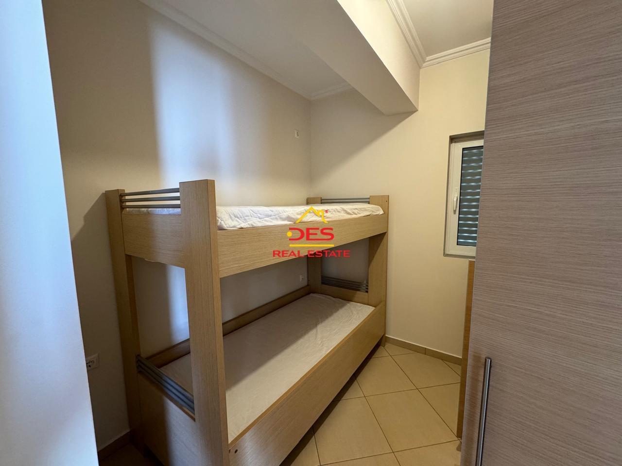 JEPET APARTAMENT 2+1 ME QERA NE SARANDE
