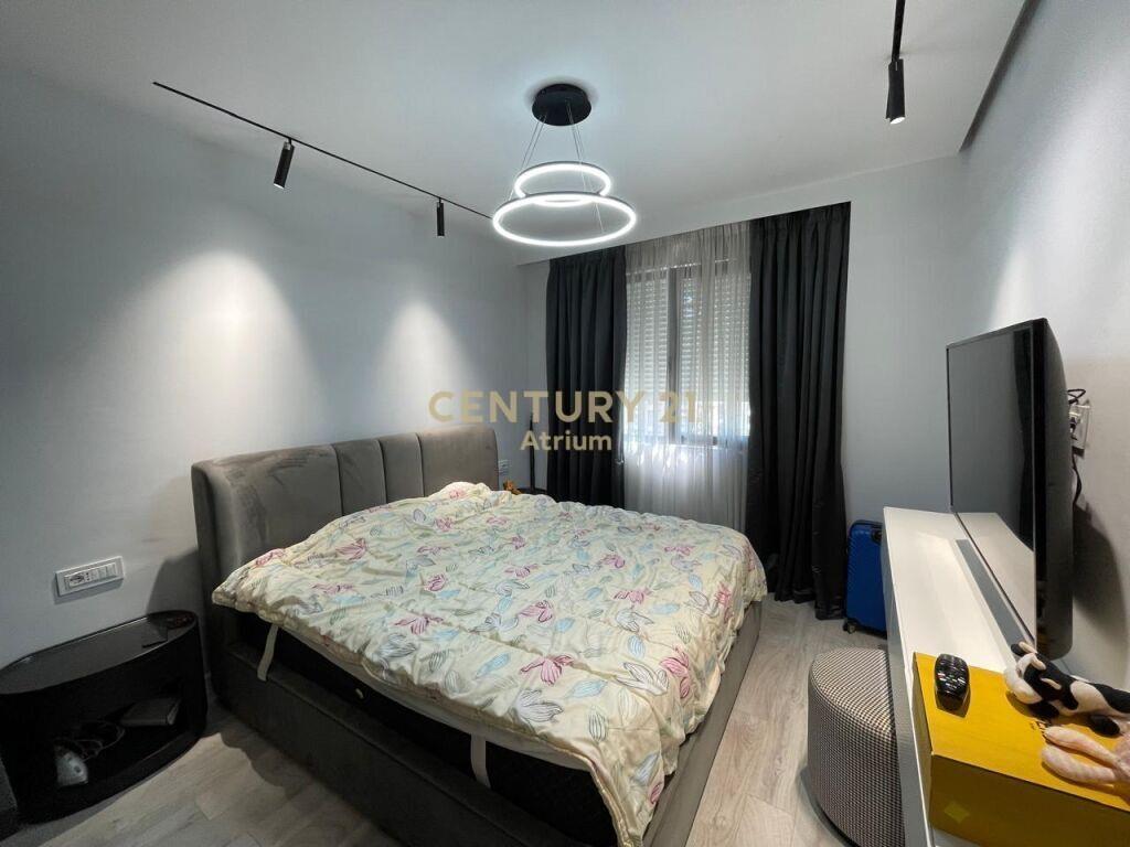 JEPET ME QIRA APARTAMENT LUKSOZ 2+1+2+ POST PARKIMI NE PORCE