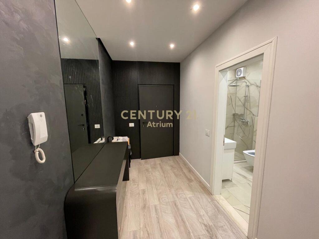JEPET ME QIRA APARTAMENT LUKSOZ 2+1+2+ POST PARKIMI NE PORCE