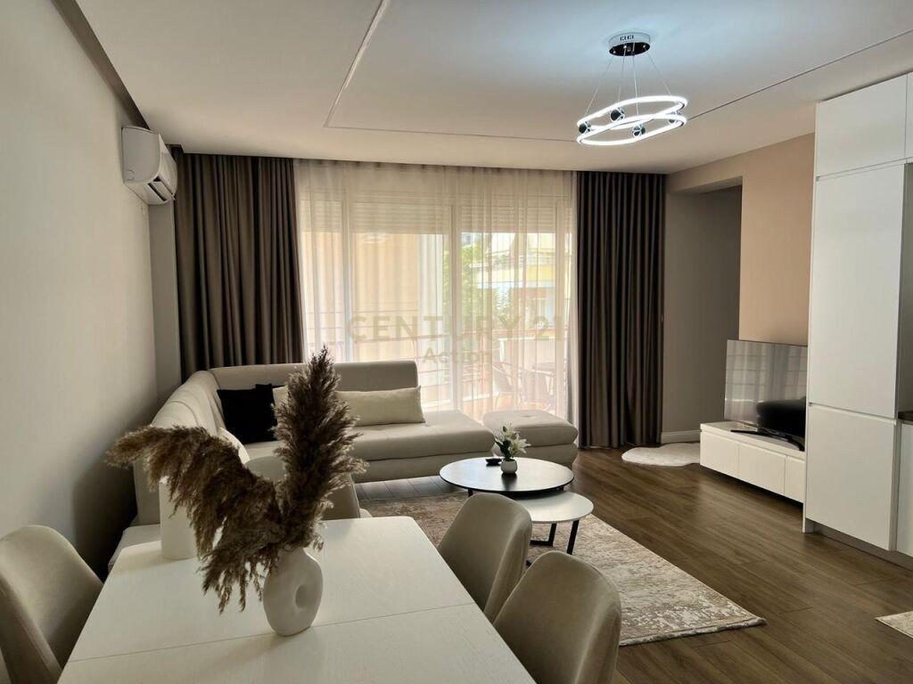 JEPET ME QIRA APARTAMENT 2+1 PRANE KOPSHTIT BOTANIK!