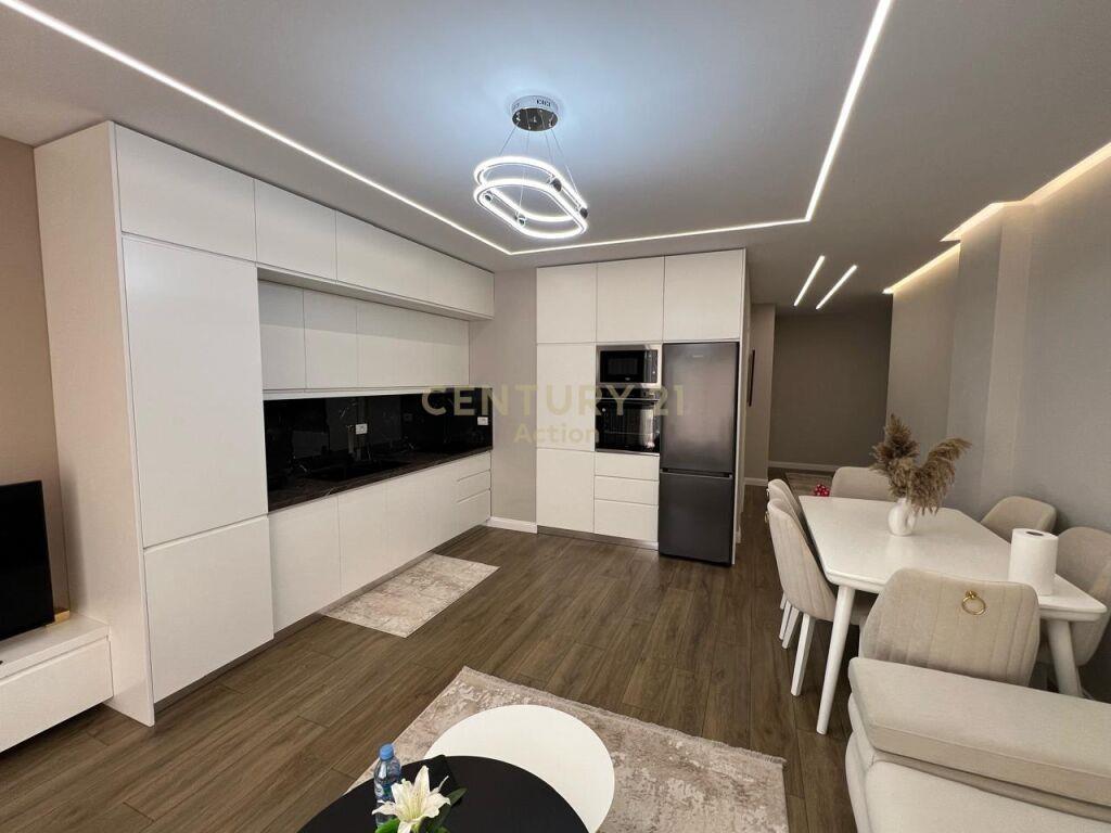 JEPET ME QIRA APARTAMENT 2+1 PRANE KOPSHTIT BOTANIK!