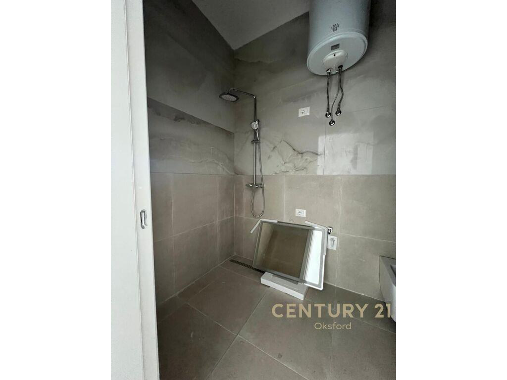 Jepet me qira apartament 2+1+2 Rruga 5 Maj .