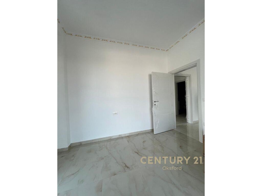 Jepet me qira apartament 2+1+2 Rruga 5 Maj .