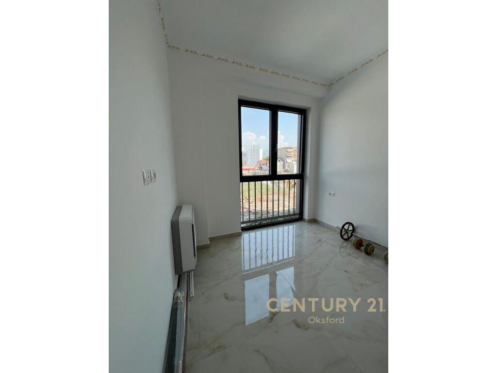 Jepet me qira apartament 2+1+2 Rruga 5 Maj .