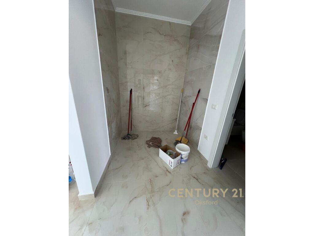 Jepet me qira apartament 2+1+2 Rruga 5 Maj .