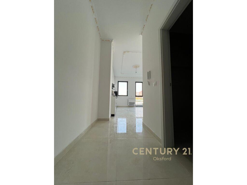 Jepet me qira apartament 2+1+2 Rruga 5 Maj .