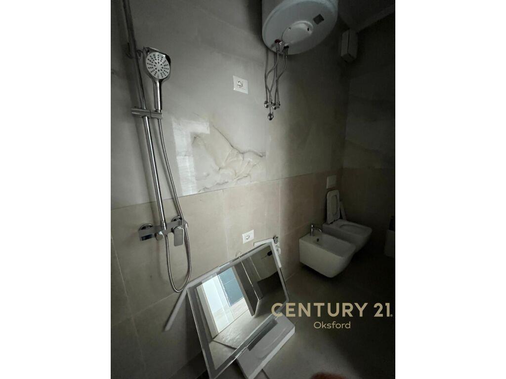 Jepet me qira apartament 2+1+2 Rruga 5 Maj .