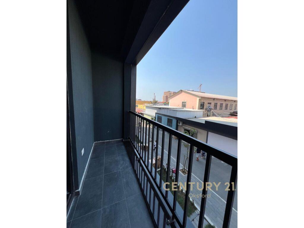 Jepet me qira apartament 2+1+2 Rruga 5 Maj .