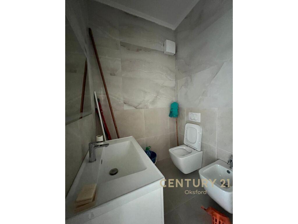 Jepet me qira apartament 2+1+2 Rruga 5 Maj .