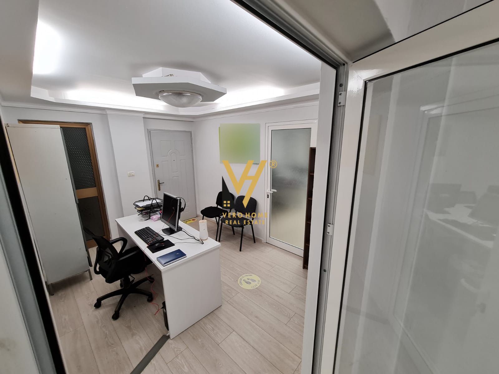 ZYRE 120 M2 ME QERA TE SHESHI WILLSON 790 EURO